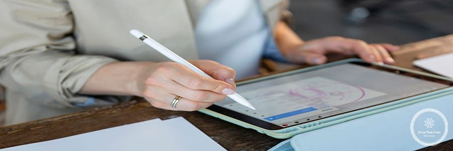 close-up-hand-with-digital-pen