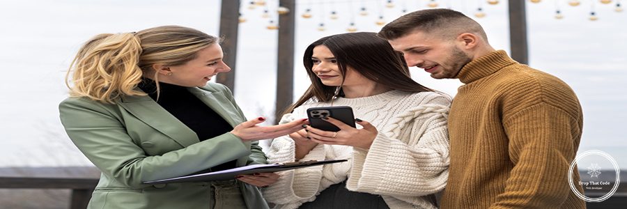 female-wedding-planner-working-with-couple