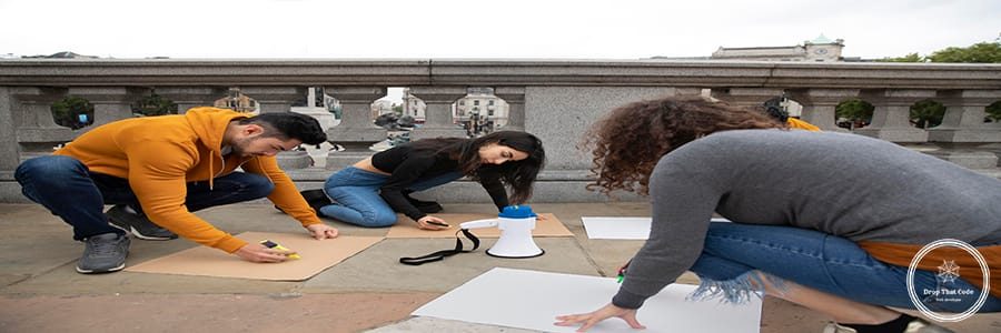 medium-shot-people-writing-placards
