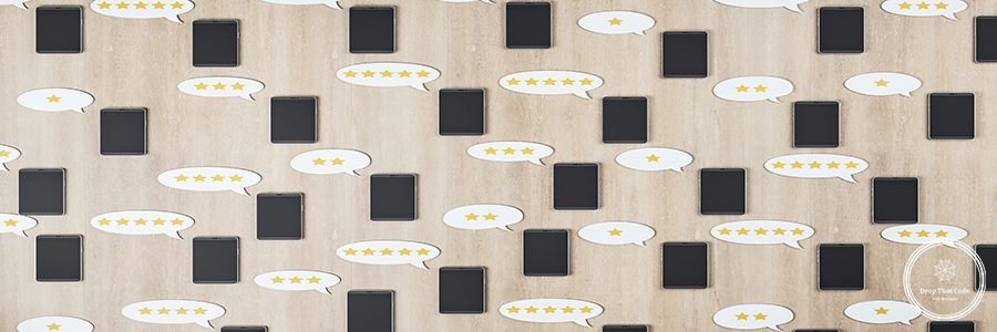 Social network rating concept with black cell phones on wooden surface and speech bubbles with stars. 3D rendering