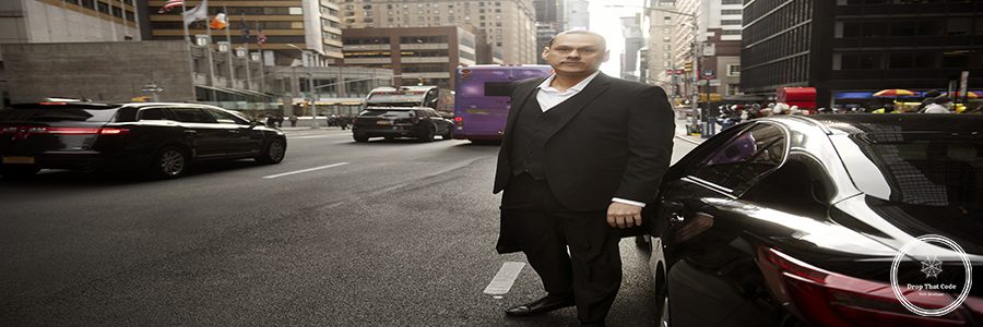 taxi-driver-getting-ready-customer